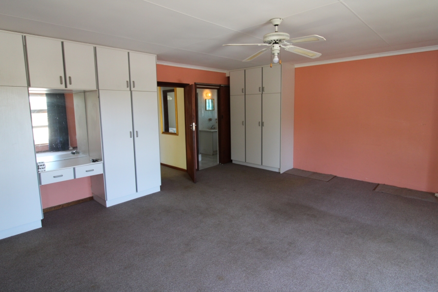 4 Bedroom Property for Sale in Denneoord Western Cape